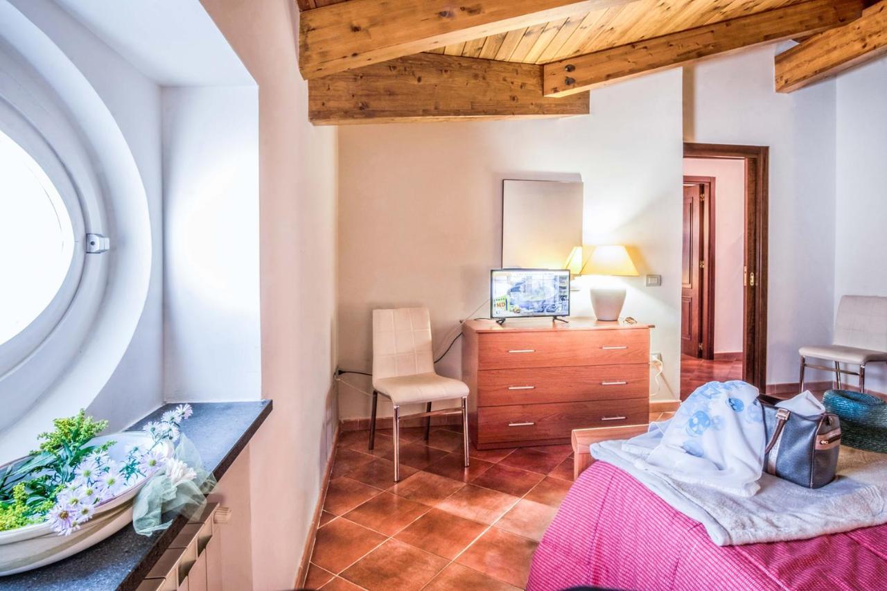 Amore Rentals - Maison Palazzo Correale Sorrento Bagian luar foto