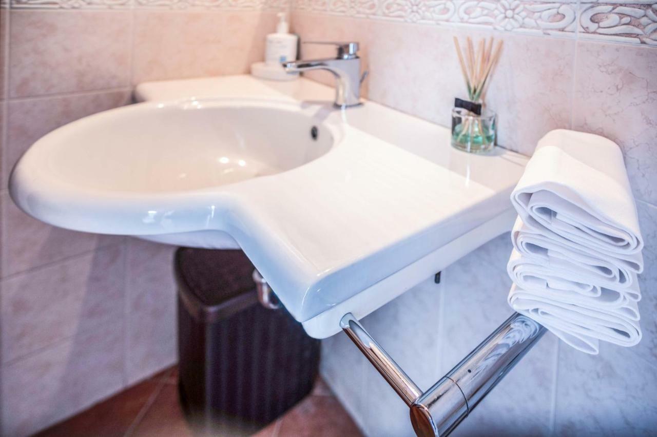 Amore Rentals - Maison Palazzo Correale Sorrento Bagian luar foto